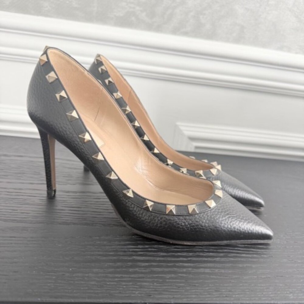 Valentino Garavani Rockstud Leather Pump Size 39